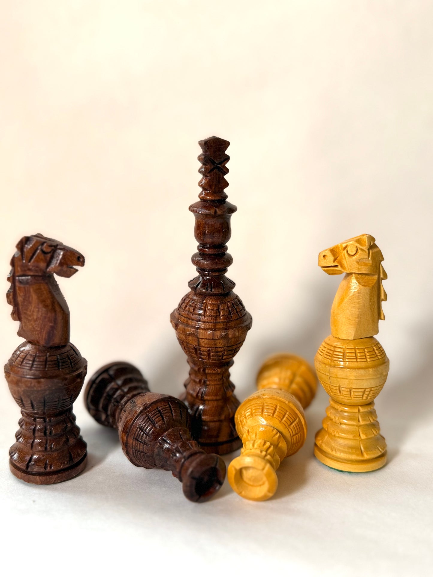 5″ Gigantic Globe Series Hand-Carved Chess Pieces Set – Ebonised Boxwood Luxury Chessmen (Pieces Only)