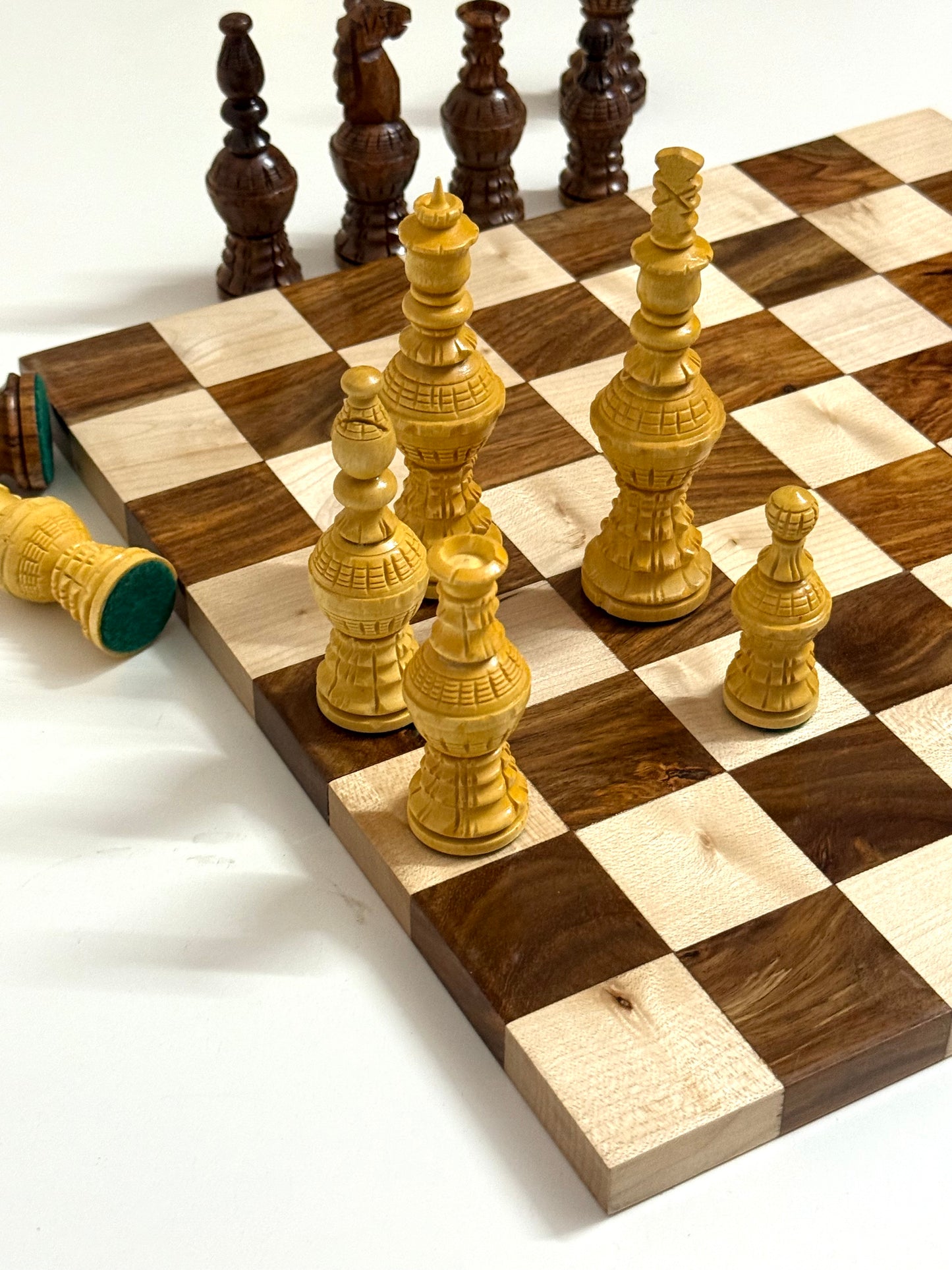 5″ Gigantic Globe Series Hand-Carved Chess Pieces Set – Ebonised Boxwood Luxury Chessmen (Pieces Only)