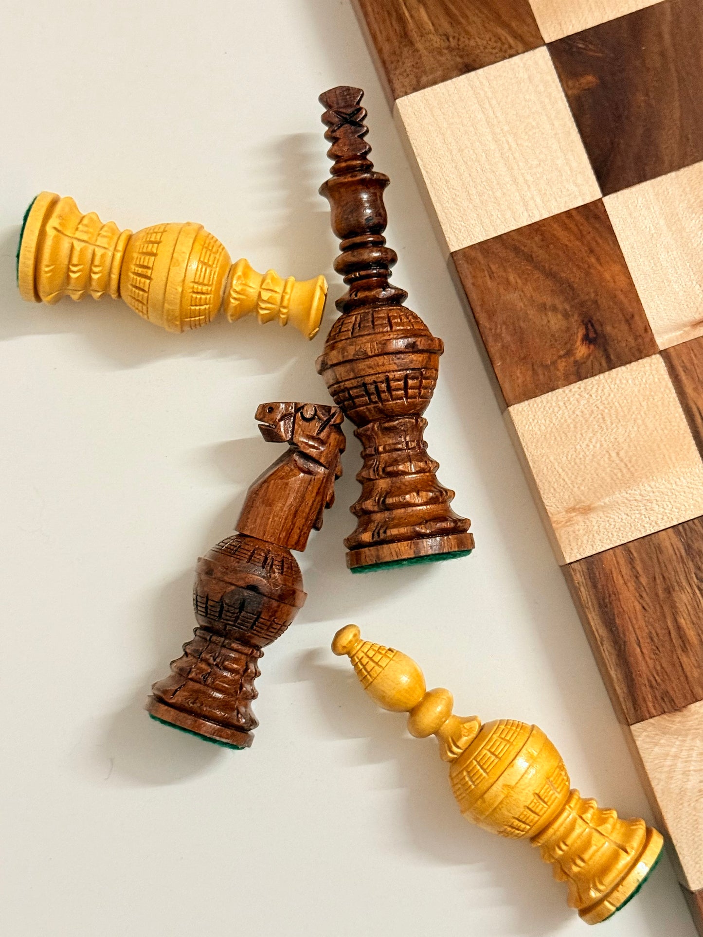 5″ Gigantic Globe Series Hand-Carved Chess Pieces Set – Ebonised Boxwood Luxury Chessmen (Pieces Only)